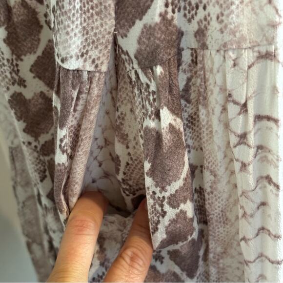 Liza Byrd White Tan Snake Print Short Flutter Sleeve Tiered Short Dress S - Picture 6 of 9